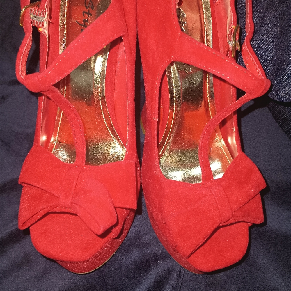 Red heels - Picture 3 of 3